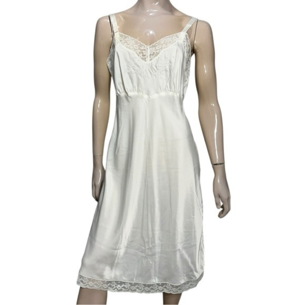 Barbizon Intimates Vintage Women’s Size L White Ivory Lace Trimmed Slip Chemise